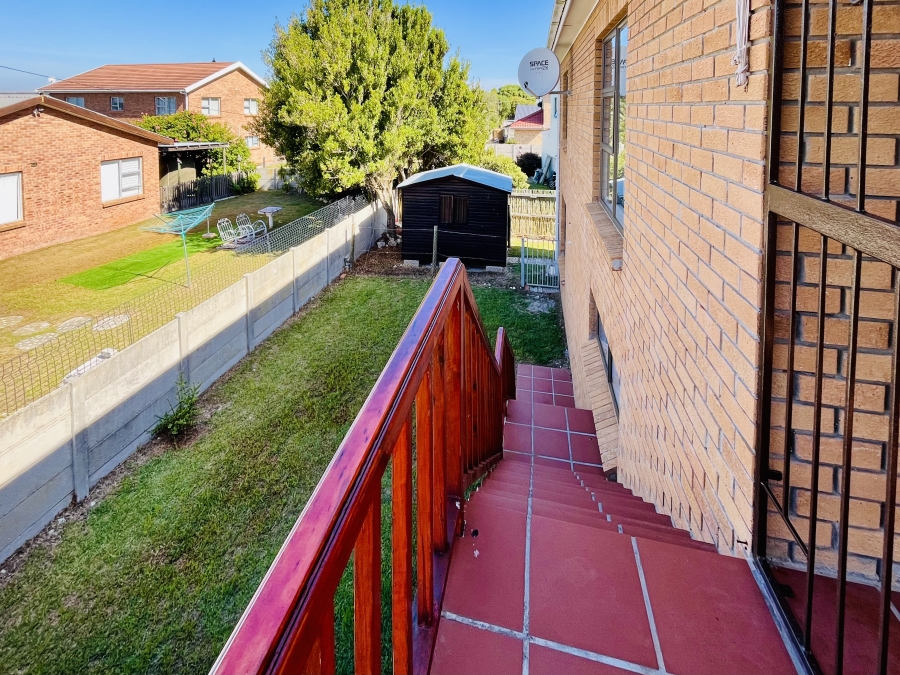 2 Bedroom Property for Sale in Sandbaai Western Cape